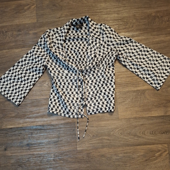 Peck & Peck Collection Black and White Eyelet Tie-Front Jacket. - Picture 3 of 12